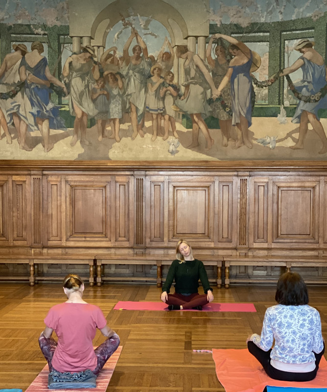 img-4255-yoga-brunch-salle-des-mariages-h-tel-de-ville-d-arras-5859